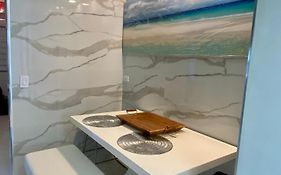 Luxurious Remodeled Direct Waterfront Apartment With Miami Skyline View And Outdoor Terrace Free Parking 5Min Drive To Miami Beach