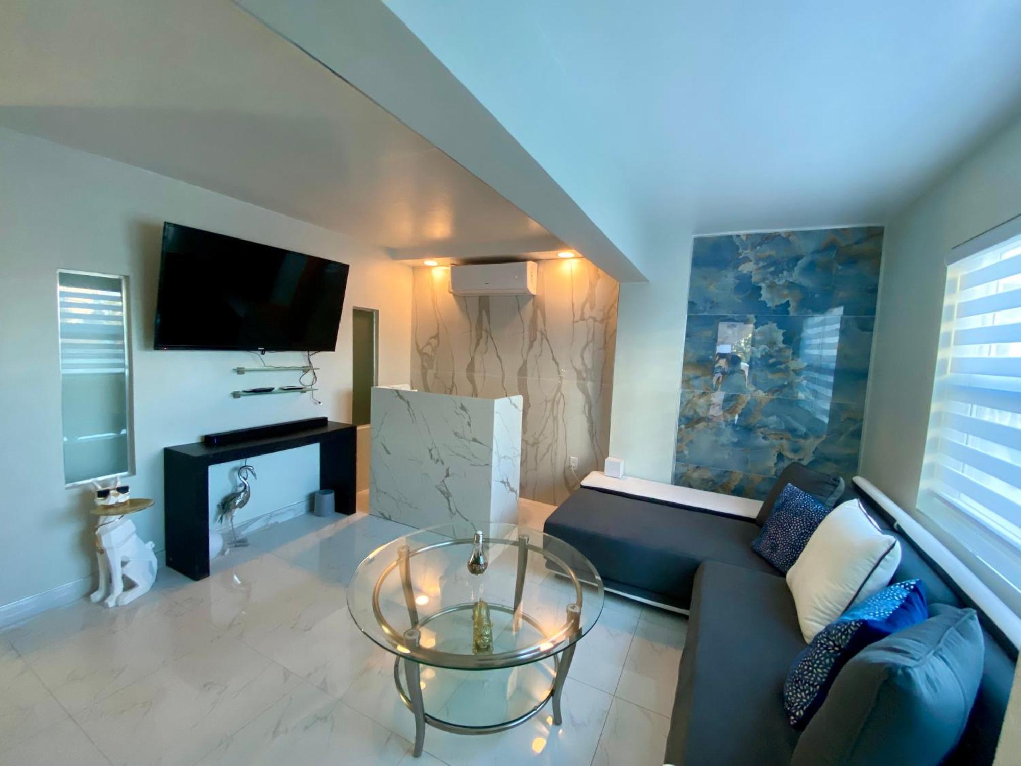 Luxurious Remodeled Direct Waterfront Apartment With Miami Skyline View And Outdoor Terrace Free Parking 5Min Drive To Miami Beach Exterior photo