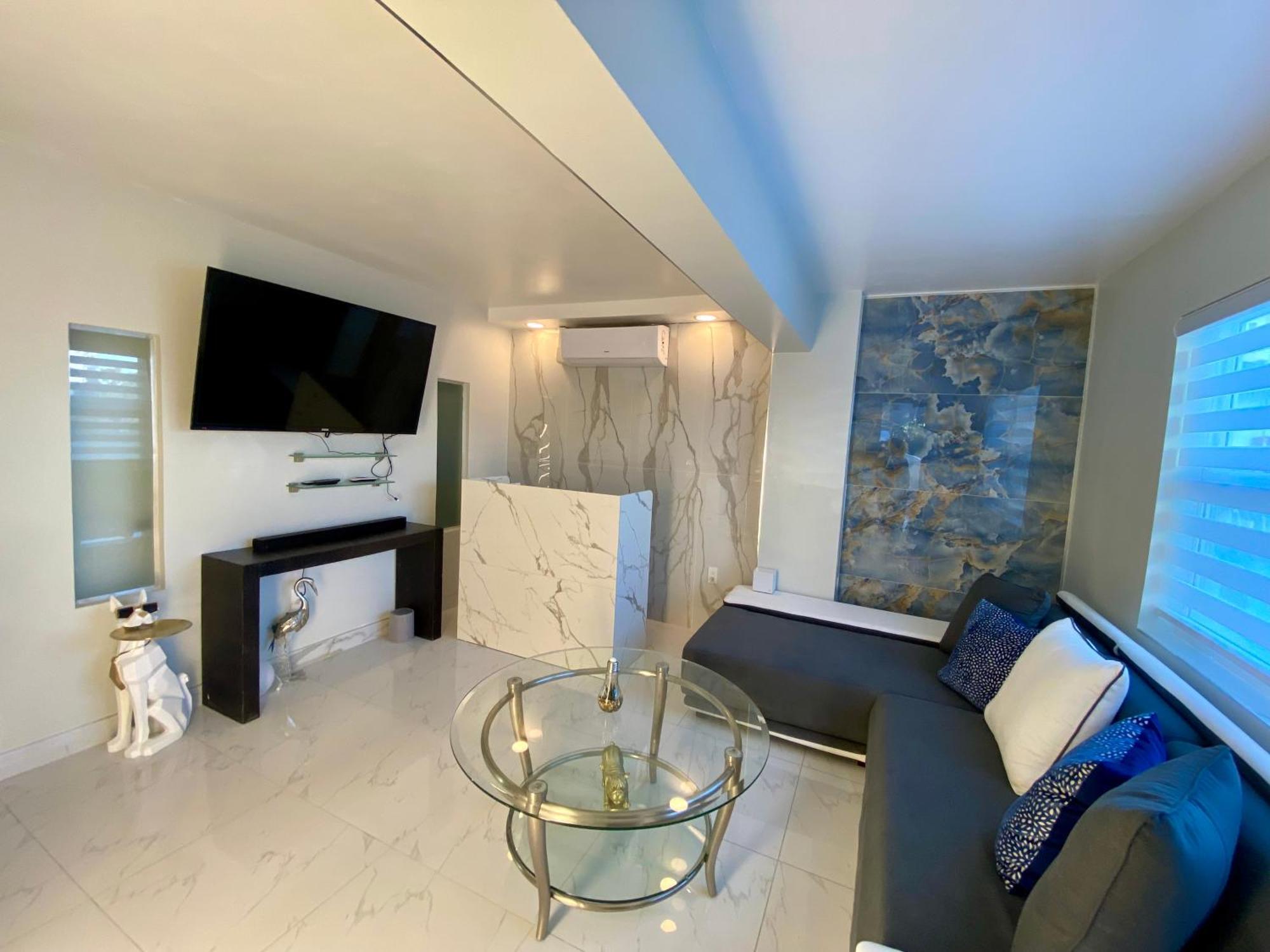 Luxurious Remodeled Direct Waterfront Apartment With Miami Skyline View And Outdoor Terrace Free Parking 5Min Drive To Miami Beach Exterior photo