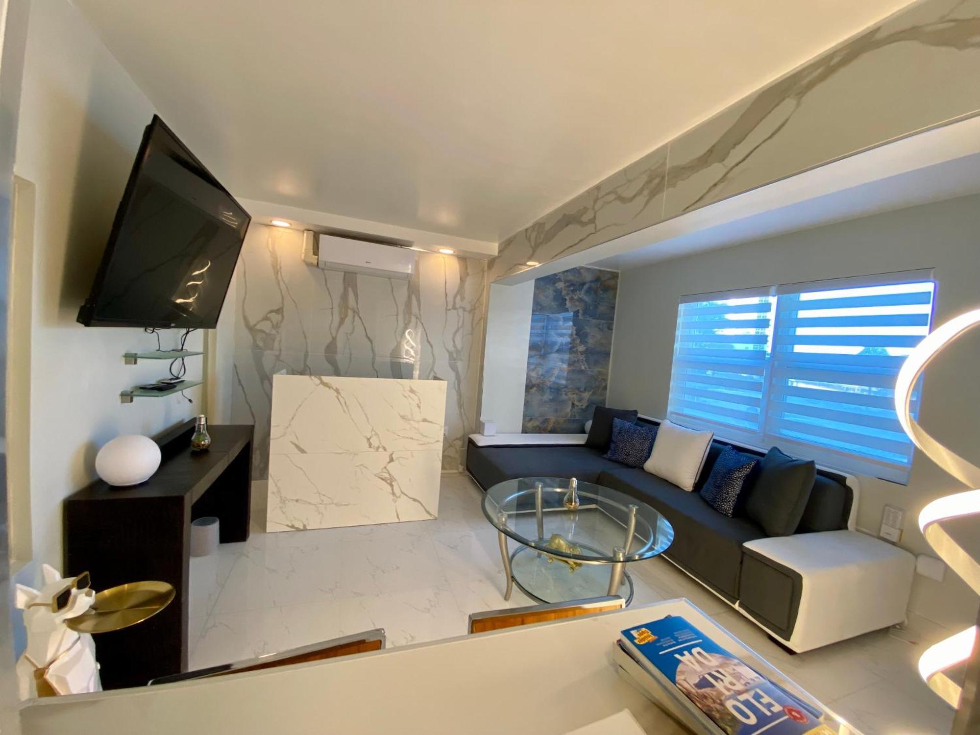 Luxurious Remodeled Direct Waterfront Apartment With Miami Skyline View And Outdoor Terrace Free Parking 5Min Drive To Miami Beach Exterior photo