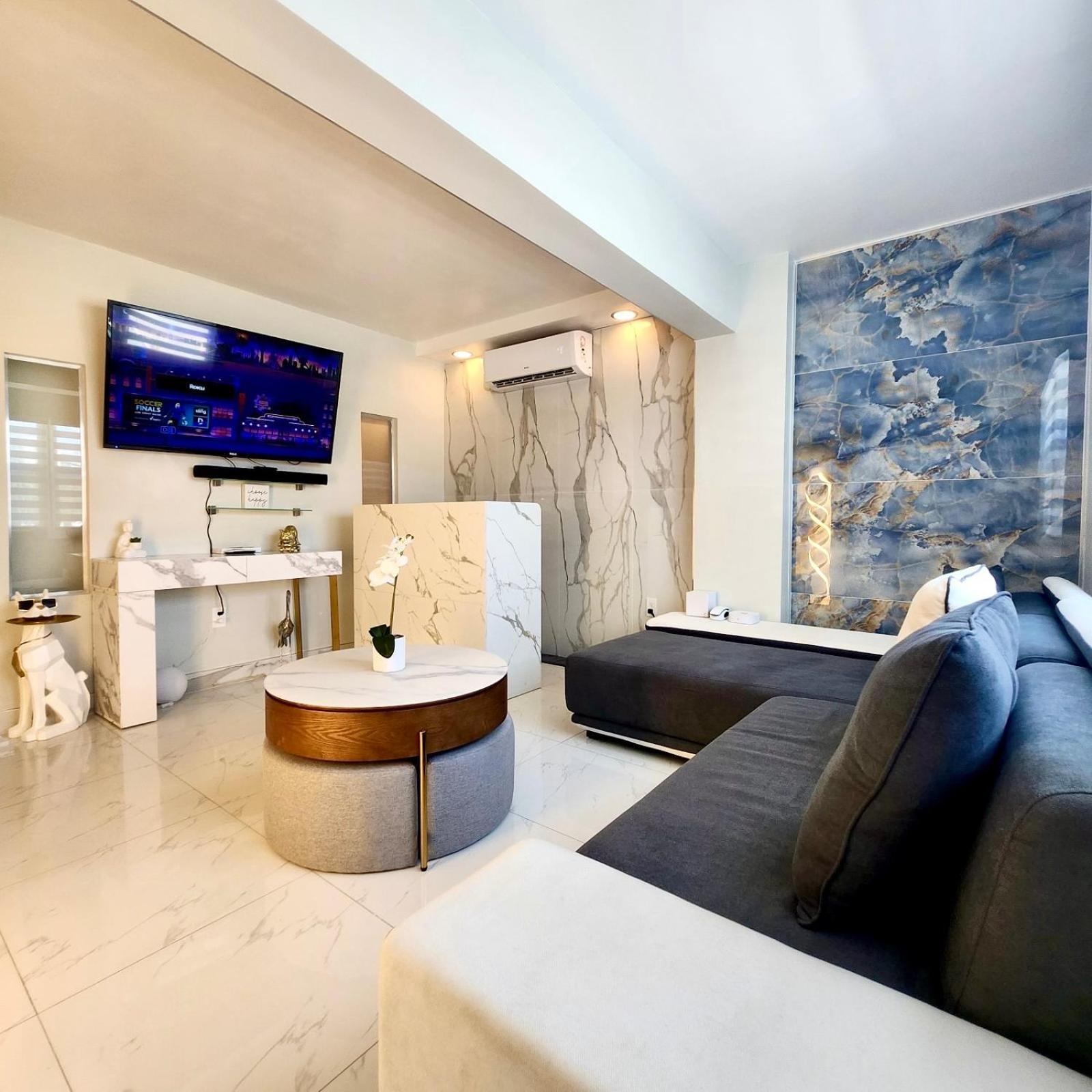 Luxurious Remodeled Direct Waterfront Apartment With Miami Skyline View And Outdoor Terrace Free Parking 5Min Drive To Miami Beach Exterior photo